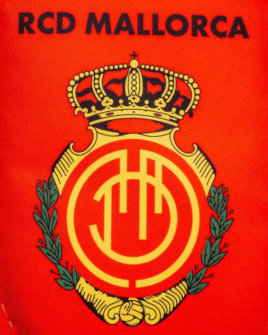 Banderín Escudo Con Ventosa Rojo - Image 3